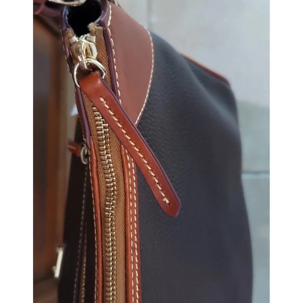 Dooney & Bourke Small Pebble Hobo - Black/brown key holder brwn leathr shoulder